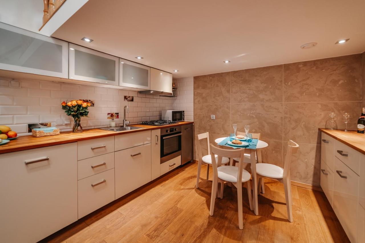 Alpari Apartments Krasków Εξωτερικό φωτογραφία