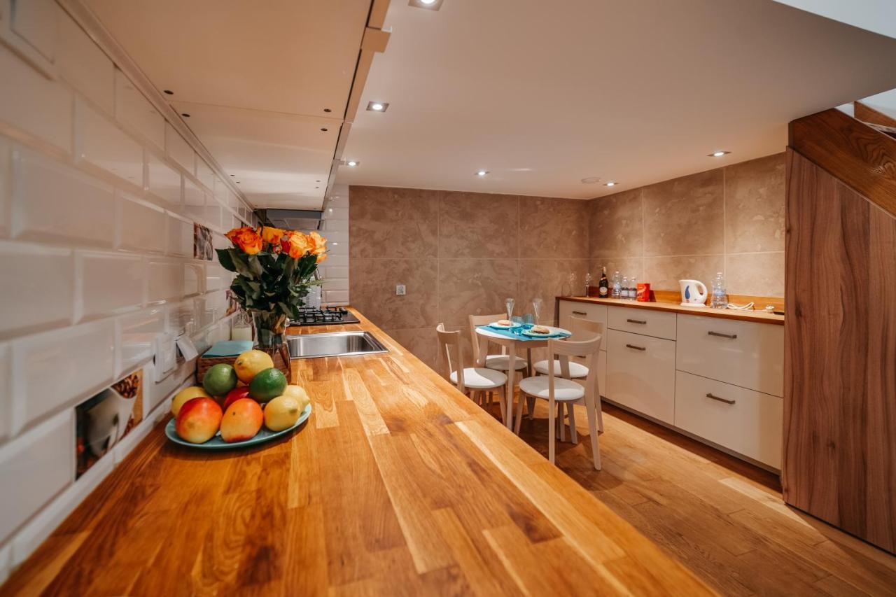 Alpari Apartments Krasków Εξωτερικό φωτογραφία
